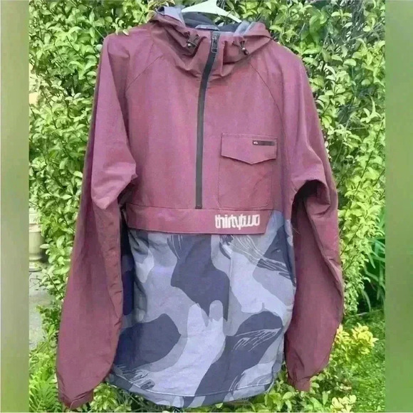 Thirty Two-"4TS REVERT HOODED PULLOVER"
Maroon With Gray Camo Men's Medium EUC! - Picture 6 of 12